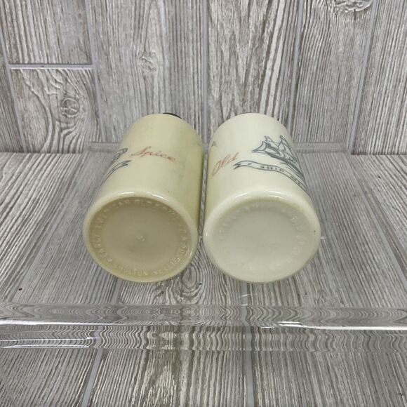 Lot of 2 Vintage Old Spice Talcum for Men Milk Glass Bottles Ship Mt Vernon 5.25 - Picture 5 of 8